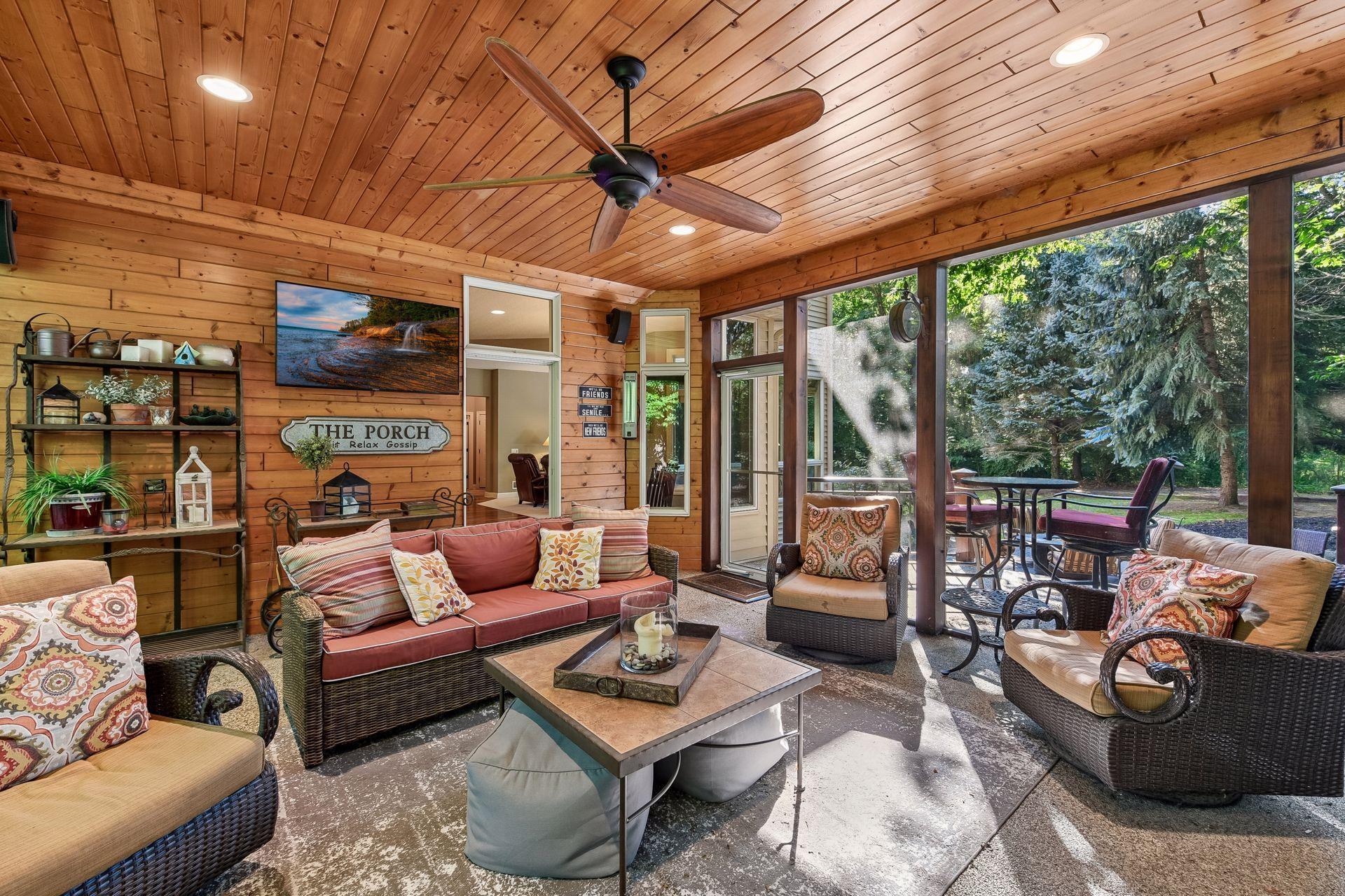 9260 Red Oak Drive
