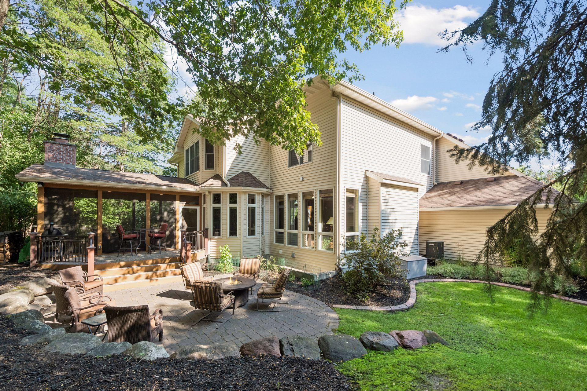 9260 Red Oak Drive