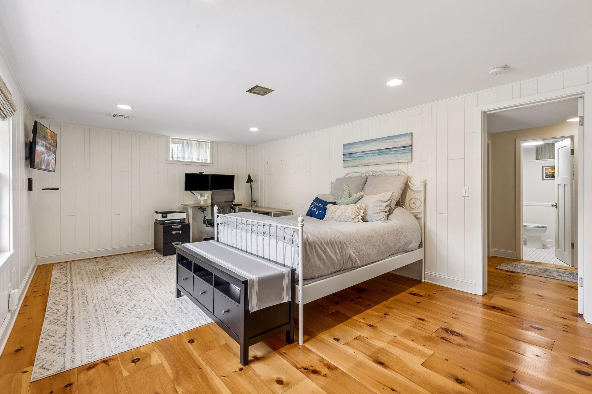 18200 Fairhomes Lane