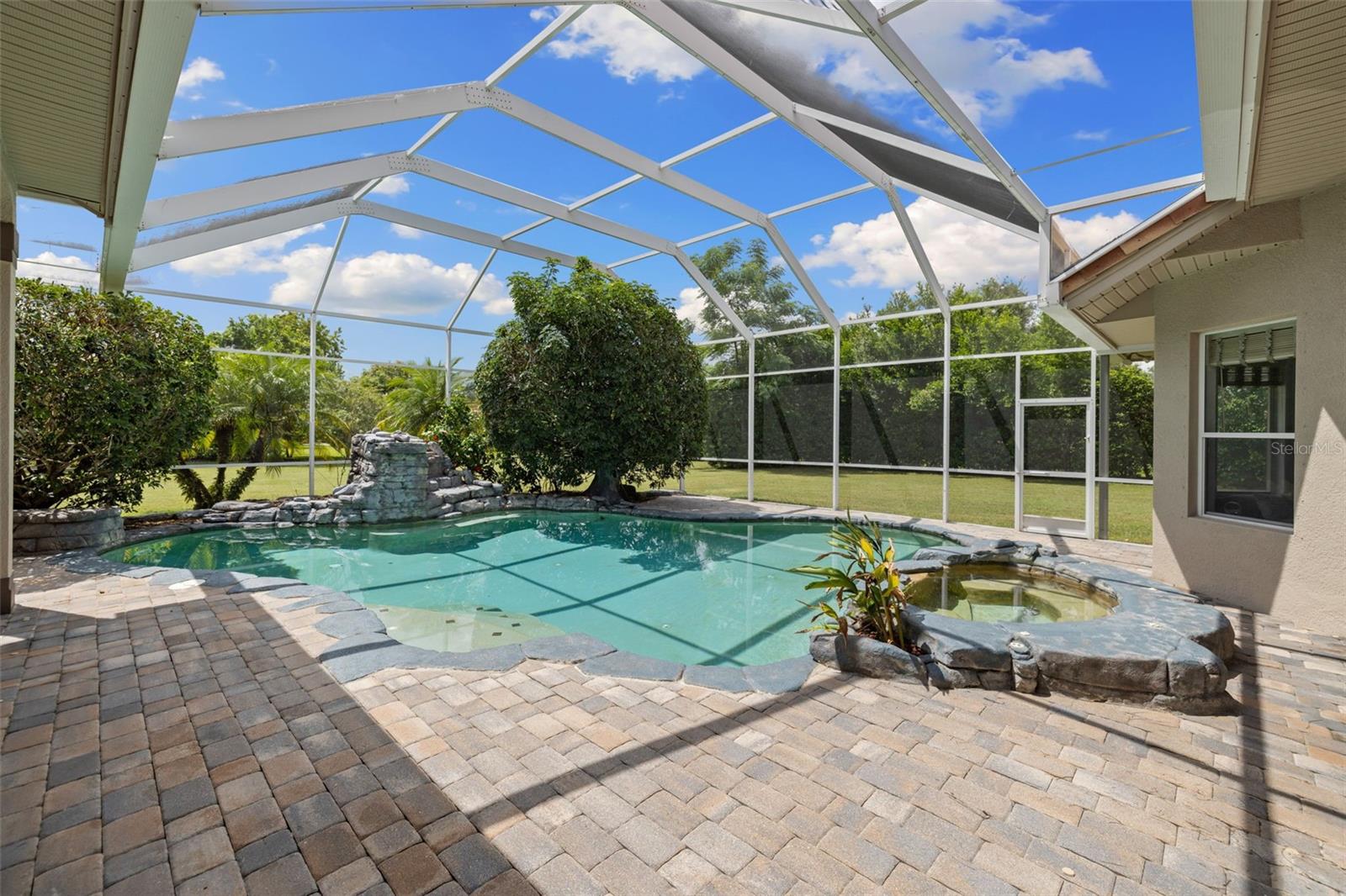 10643 ECHO LAKE DR