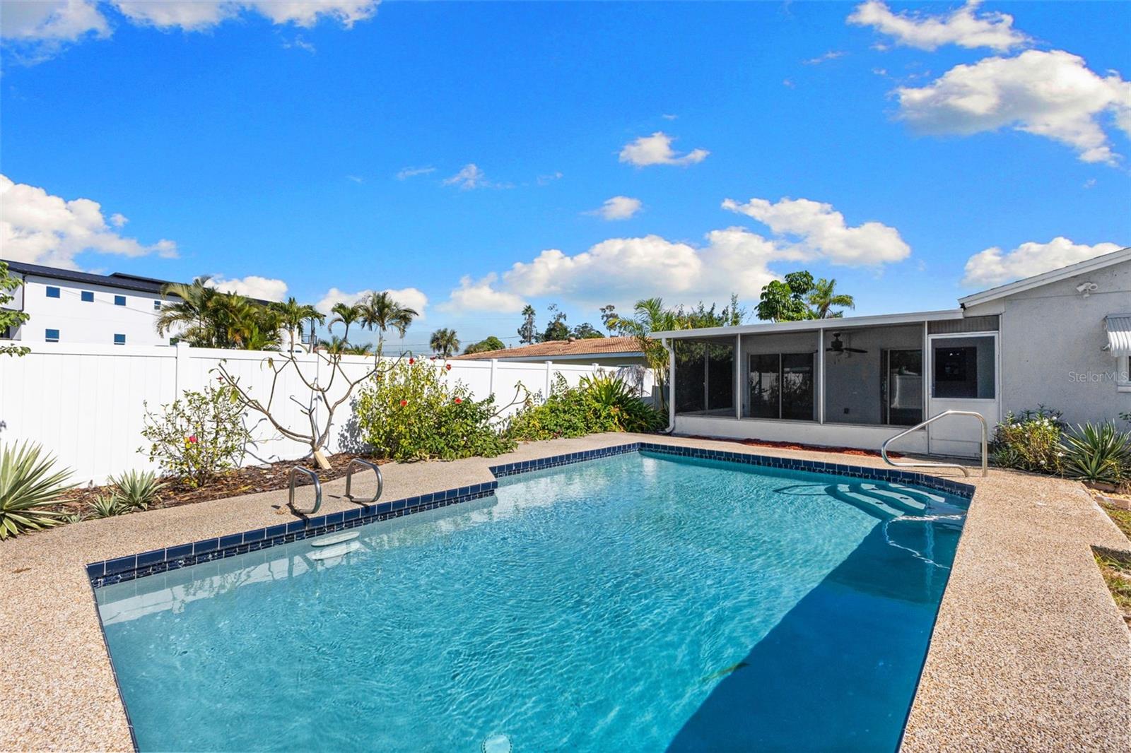 6026 BAYOU GRANDE BLVD NE