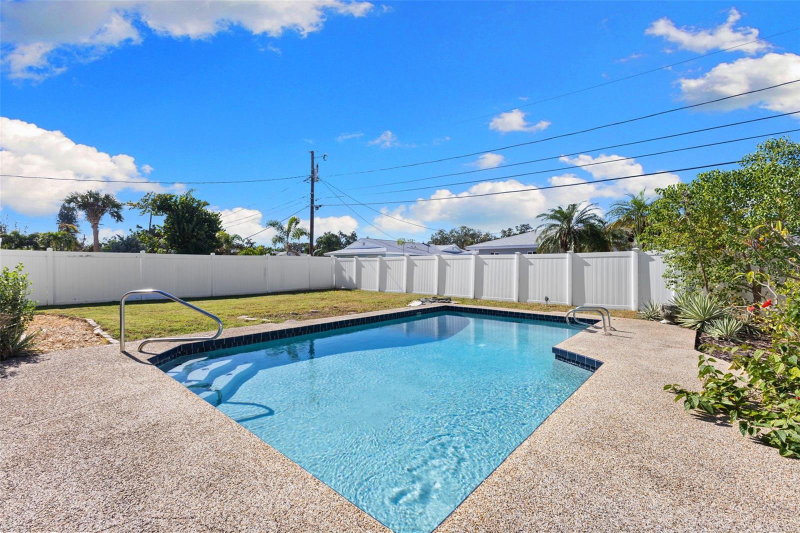 6026 BAYOU GRANDE BLVD NE