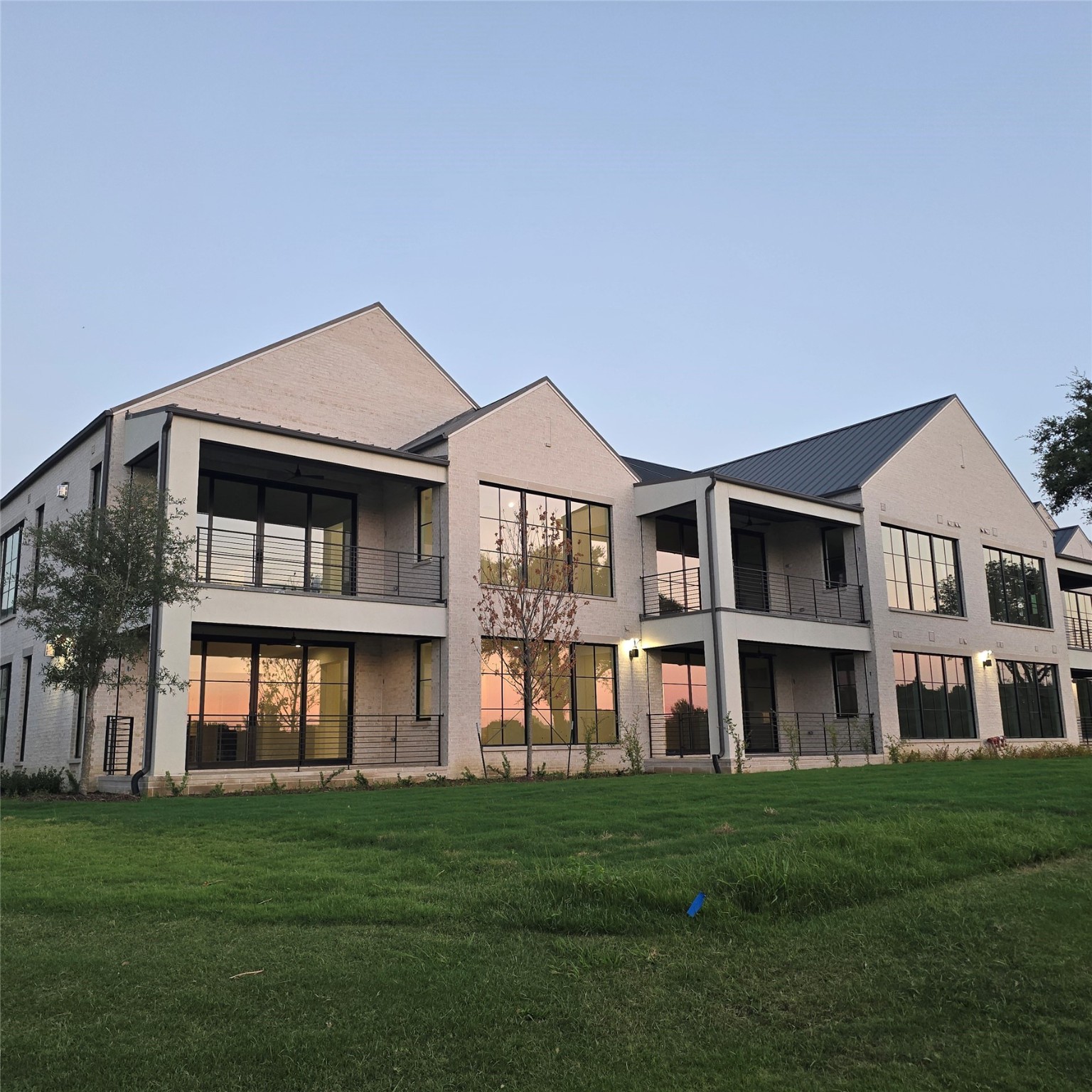 350 O' Connor Ridge Boulevard 12
