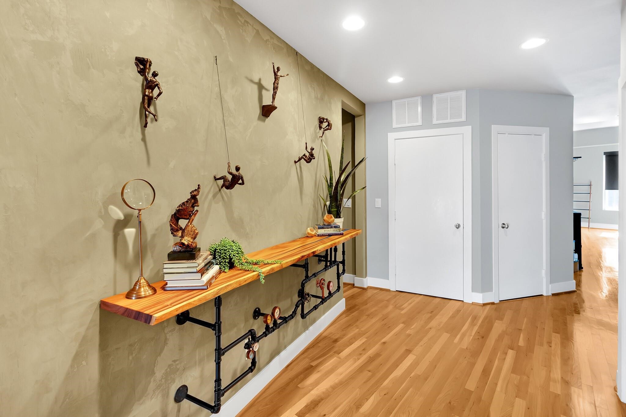 5055 Circle 425