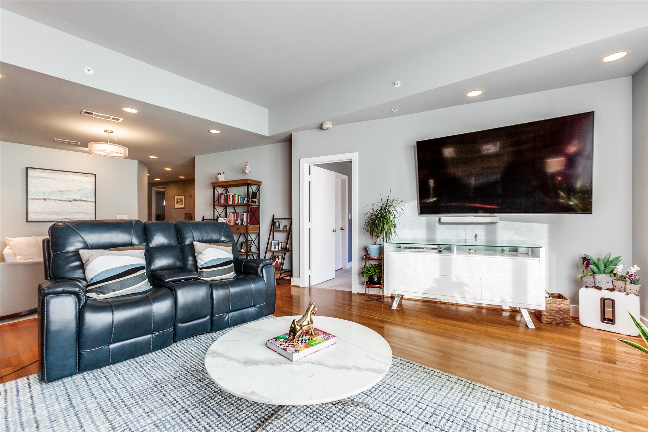 5055 Circle 425