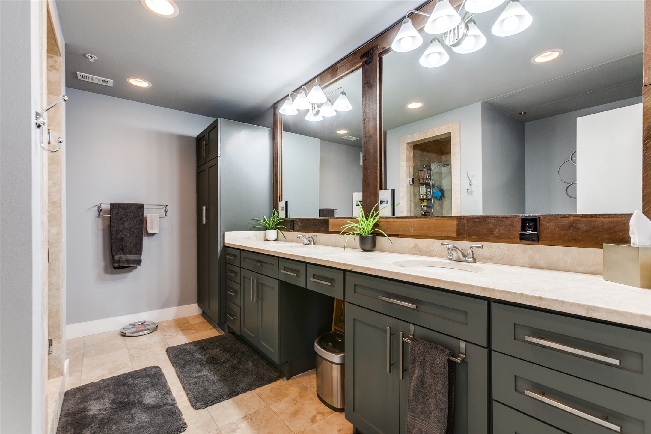 5055 Circle 425