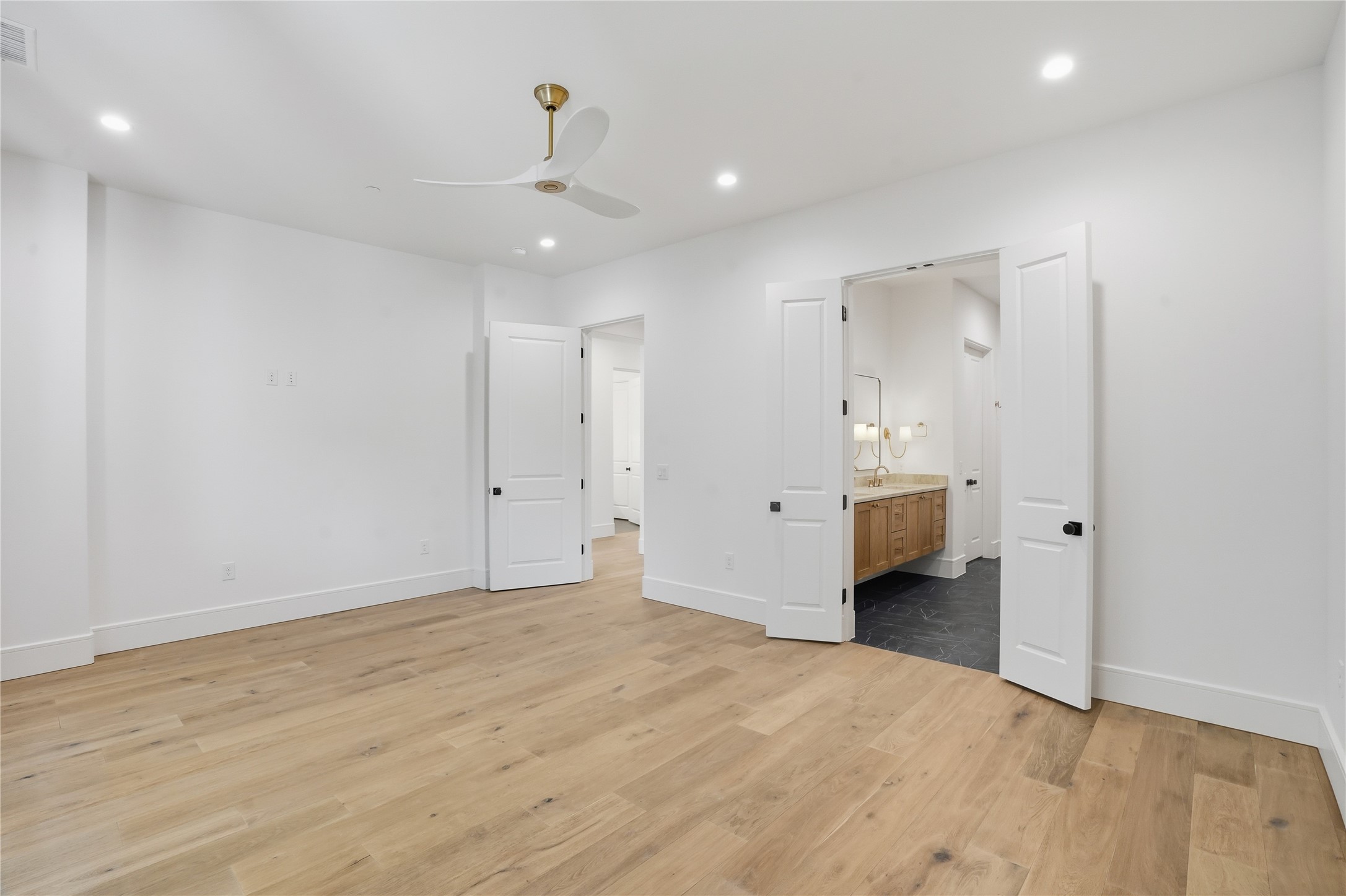 360 O' Connor Ridge Boulevard 12