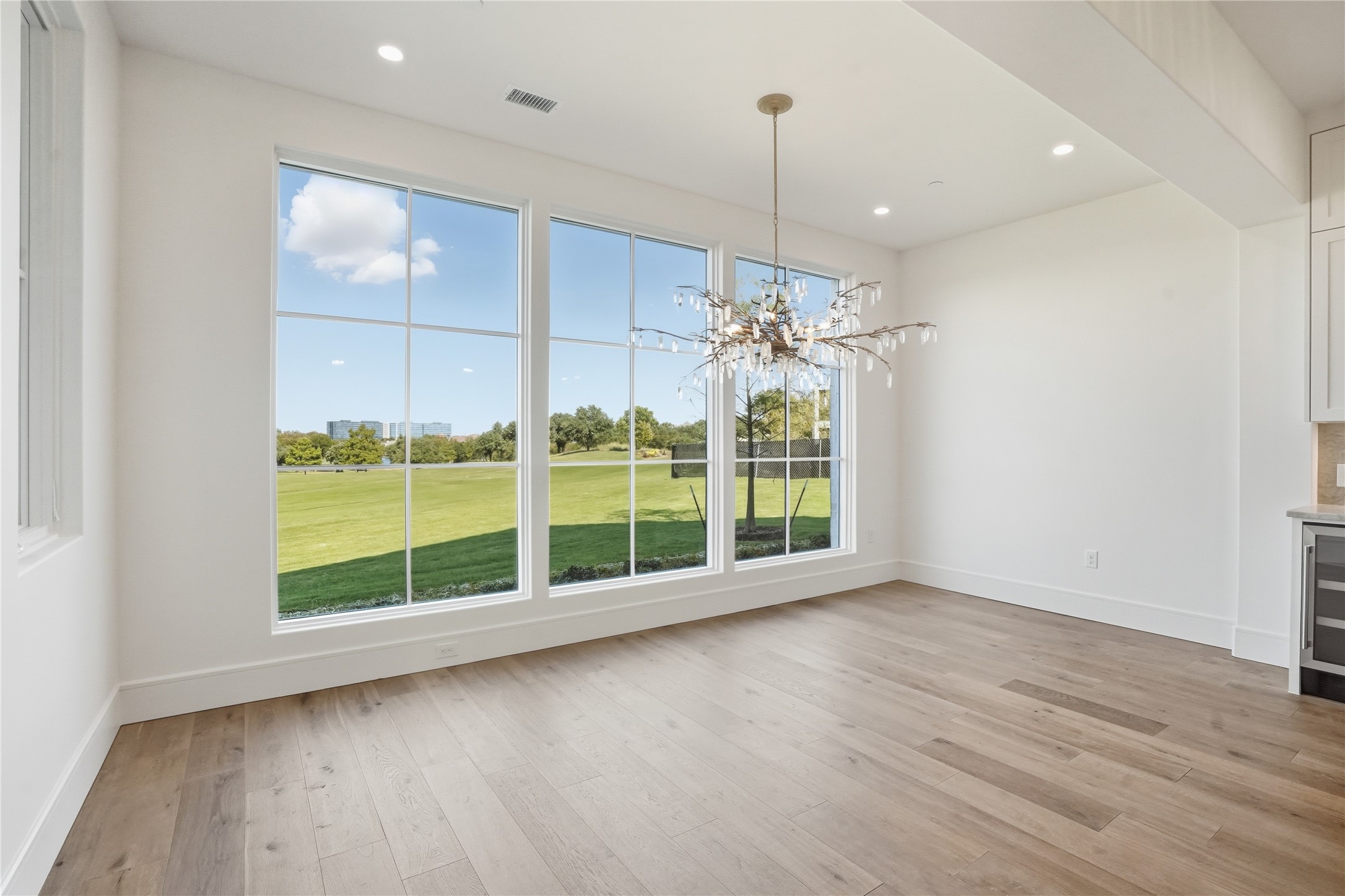 360 O' Connor Ridge Boulevard 12