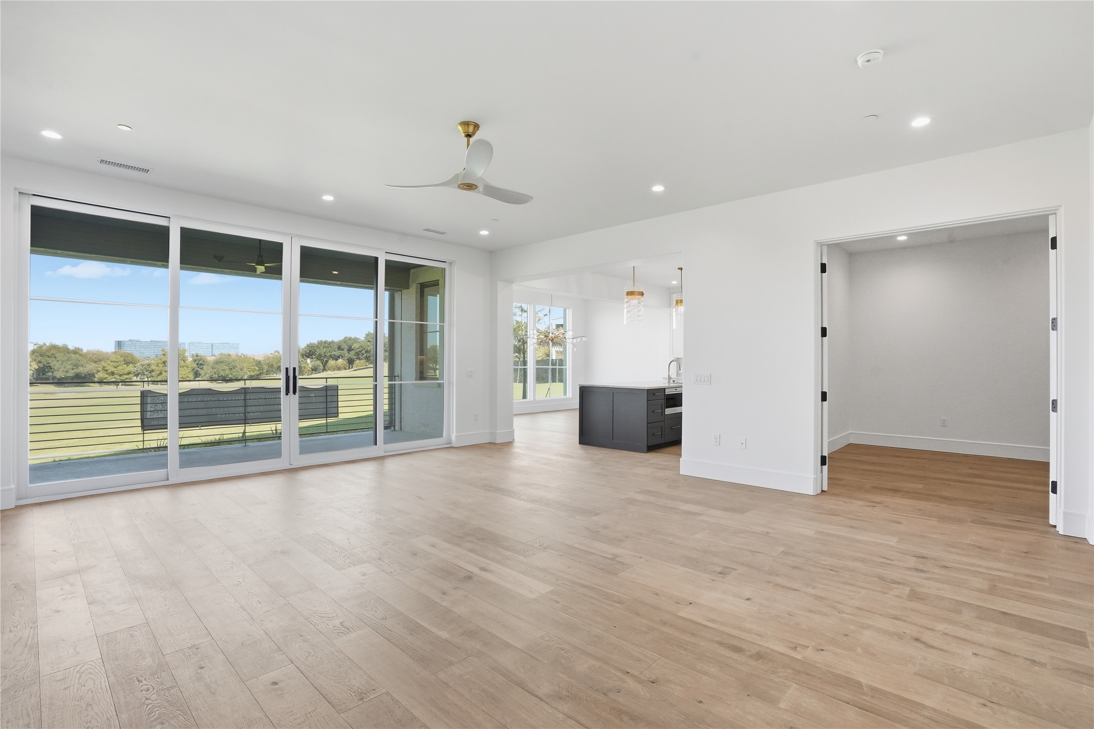 360 O' Connor Ridge Boulevard 12