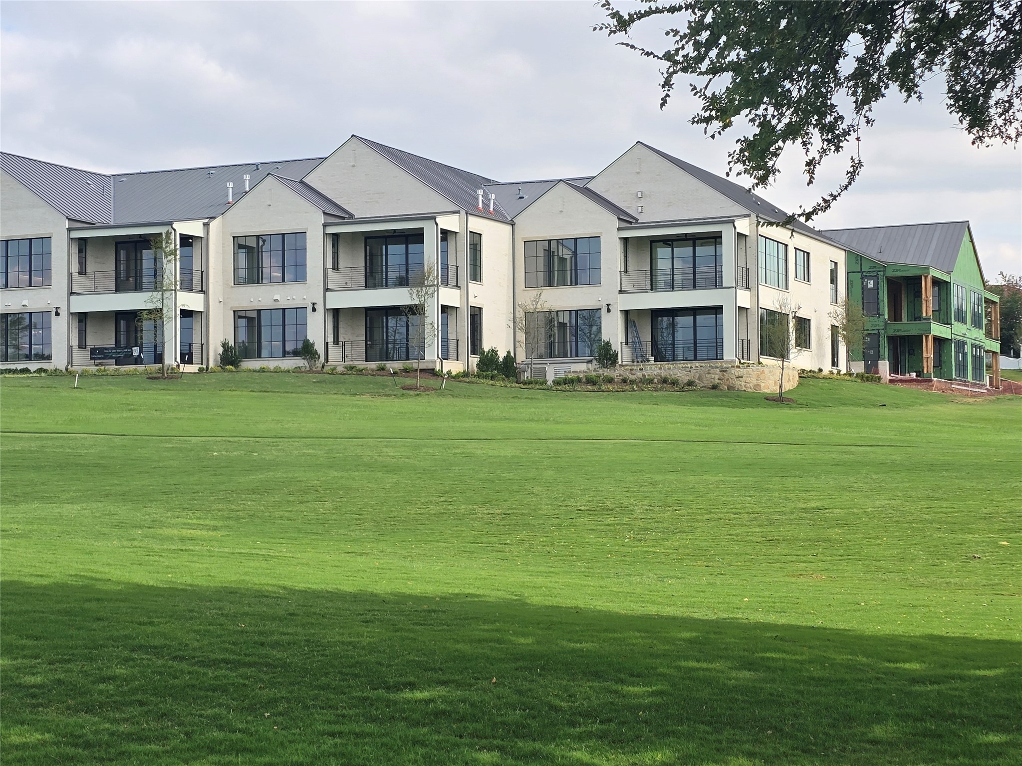 360 O' Connor Ridge Boulevard 12