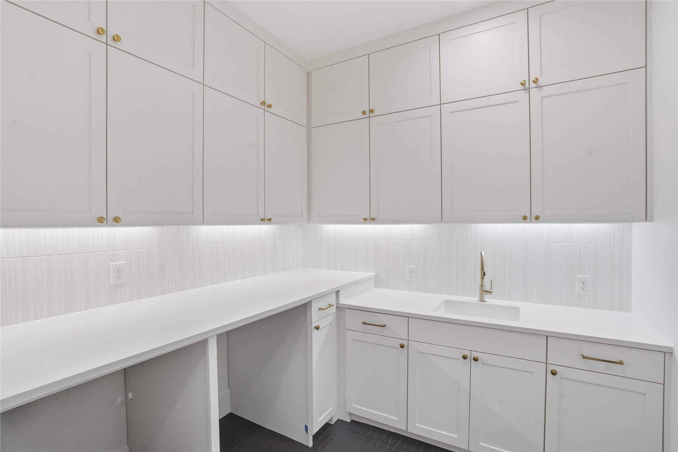 360 O' Connor Ridge Boulevard 12