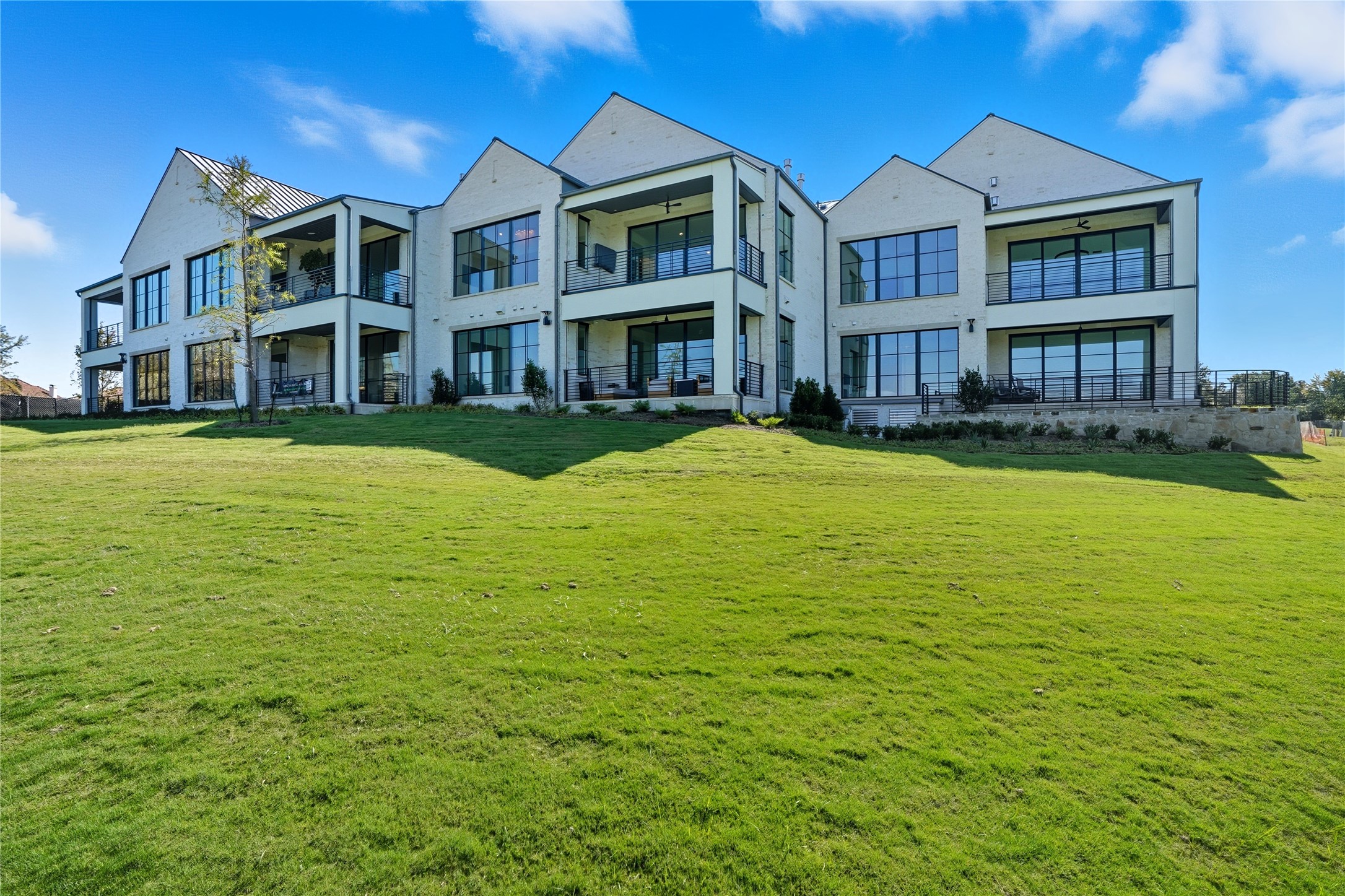 360 O' Connor Ridge Boulevard 12