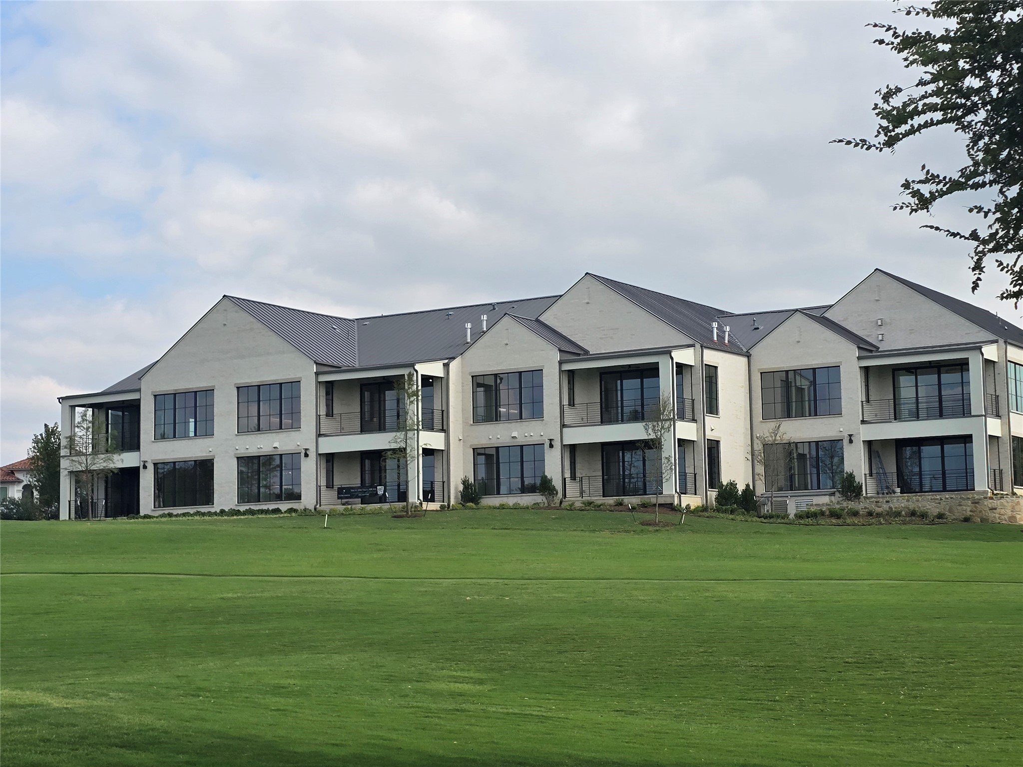 360 O' Connor Ridge Boulevard 12