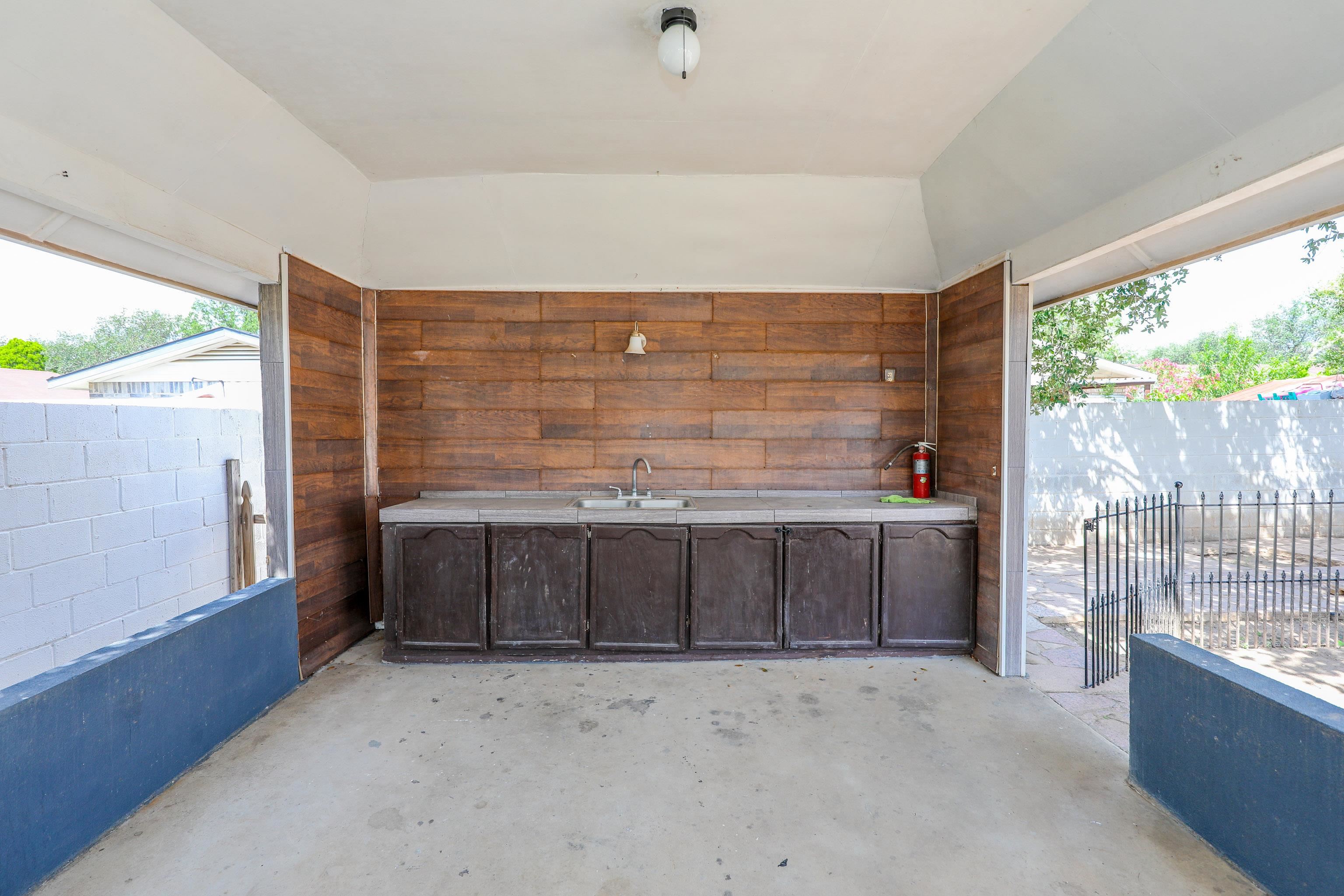 9616 Center Rd