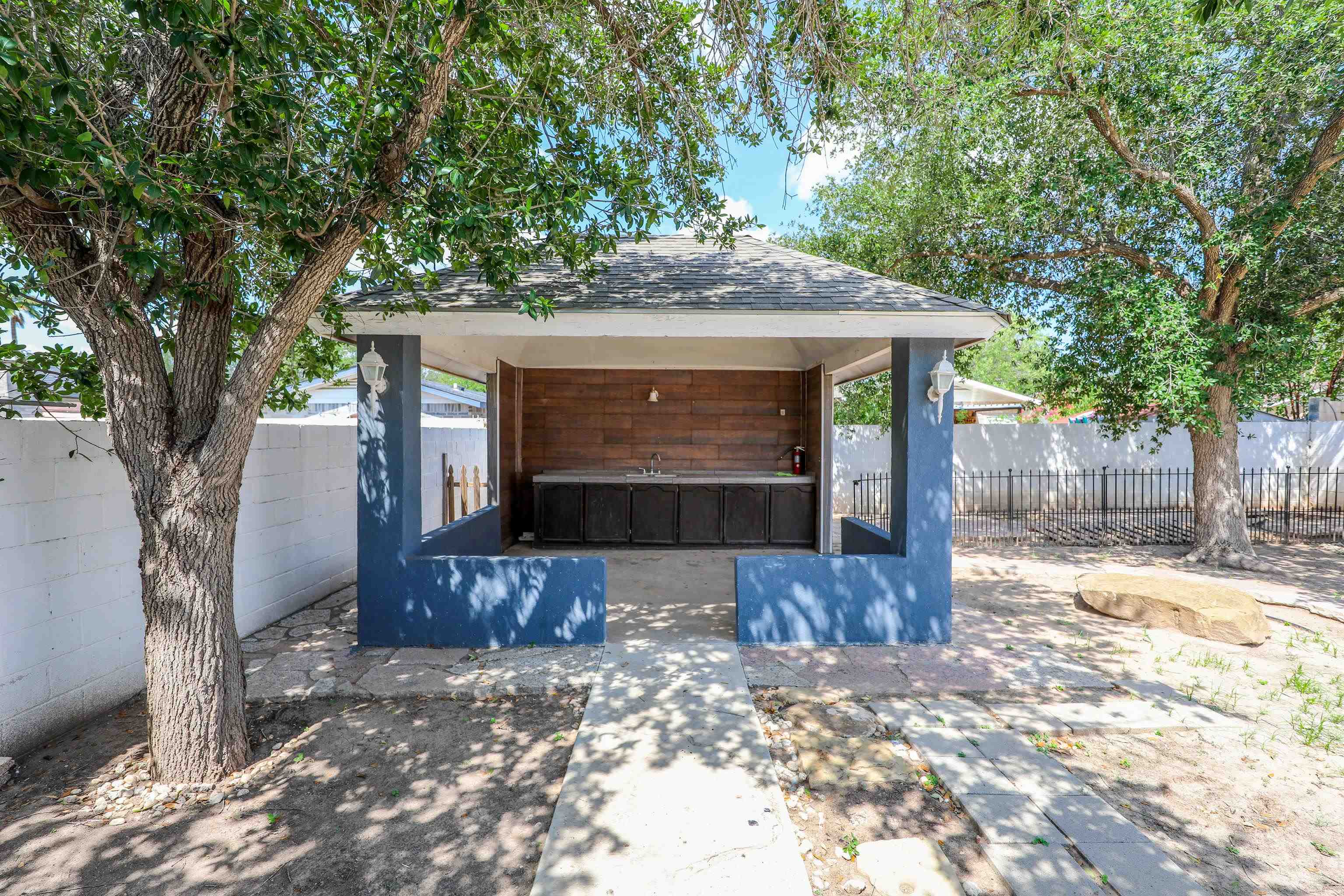 9616 Center Rd