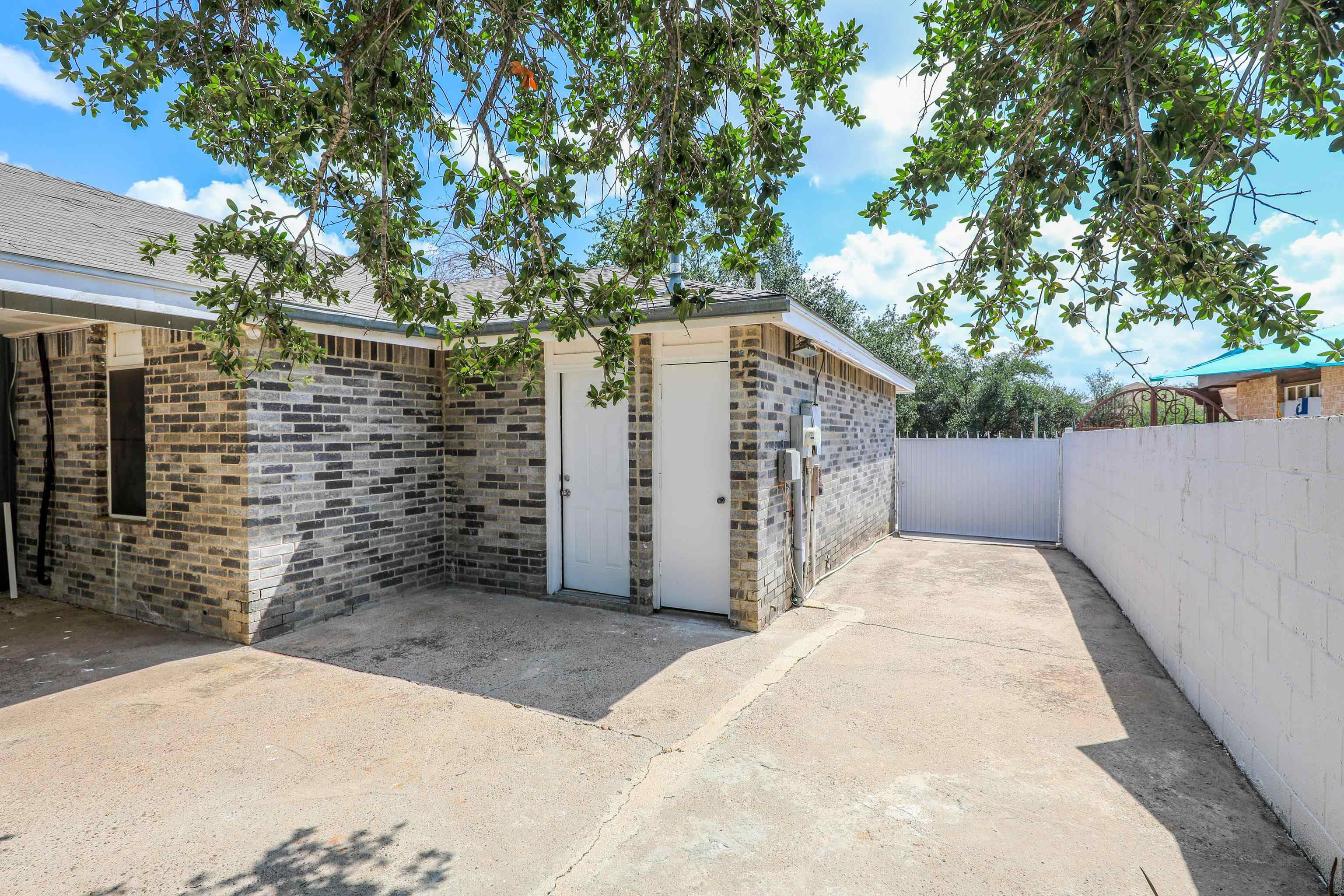 9616 Center Rd