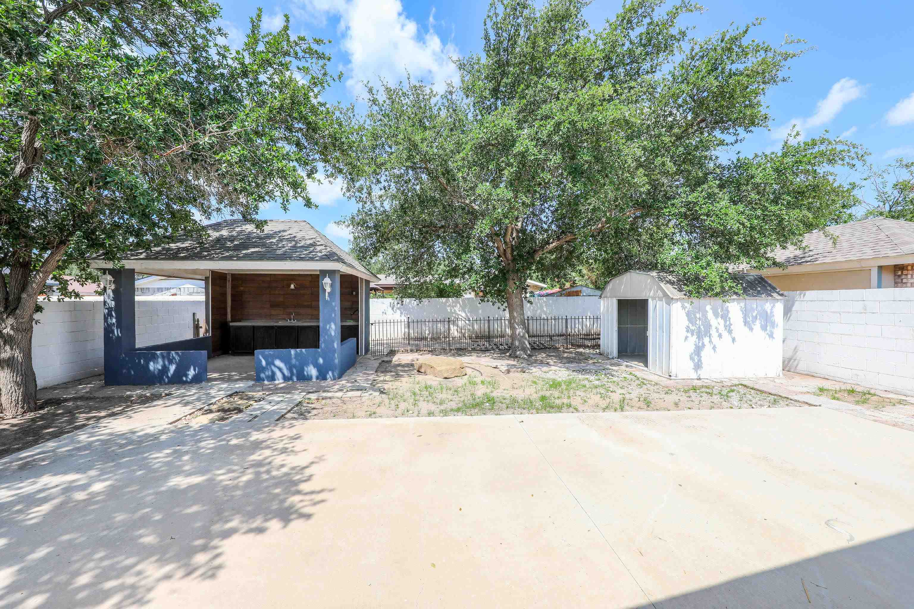 9616 Center Rd