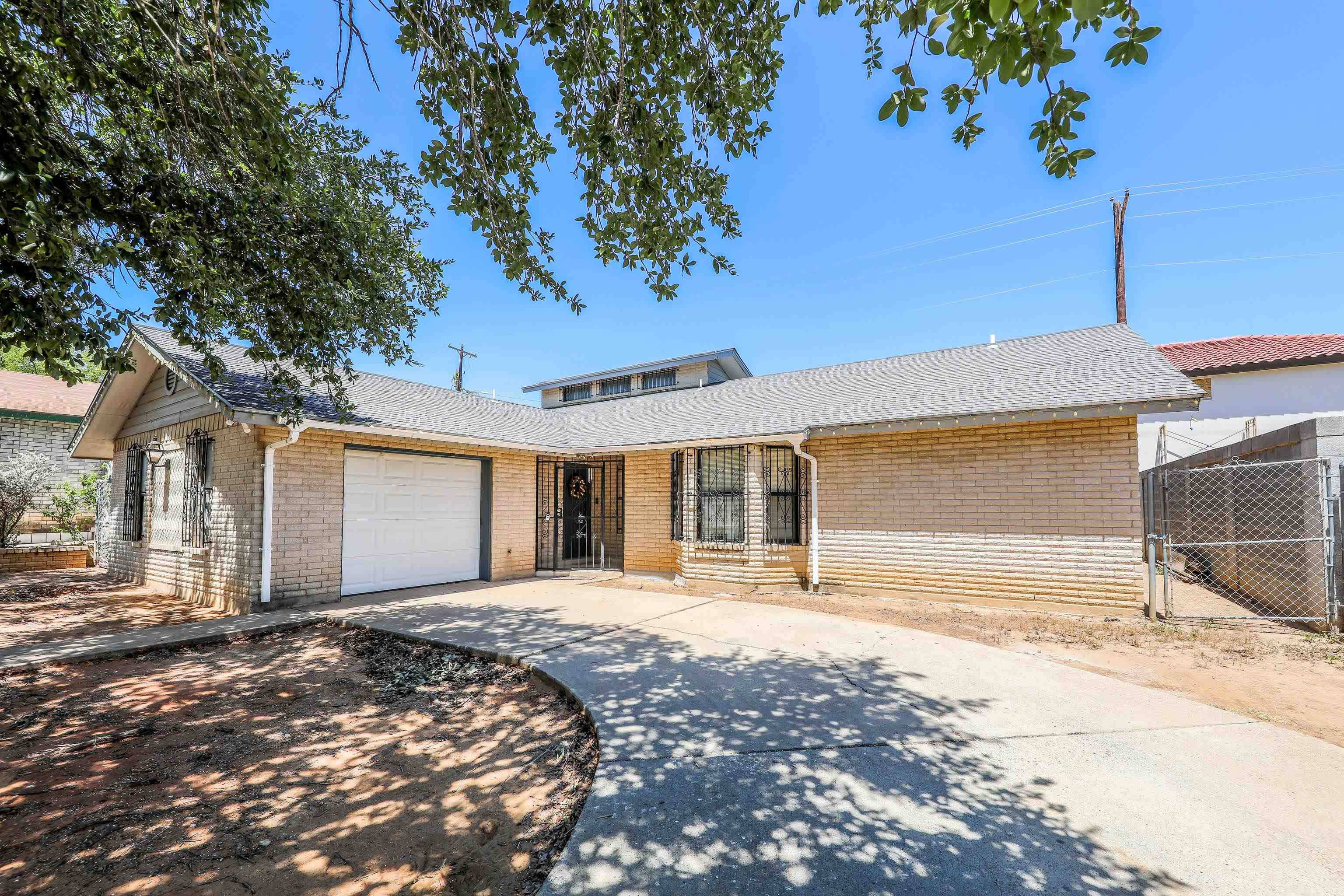 208 Espana Dr N