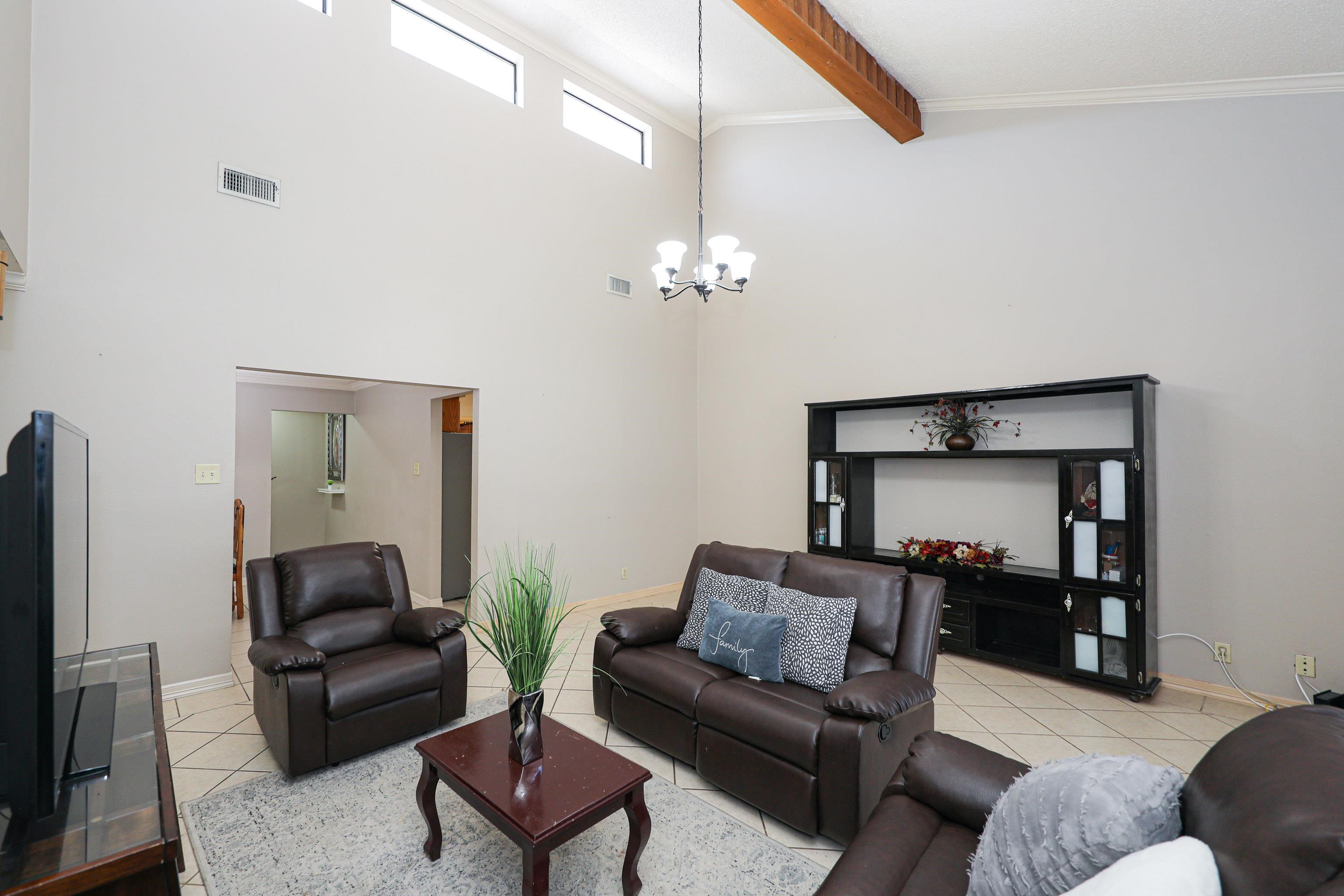 208 Espana Dr N
