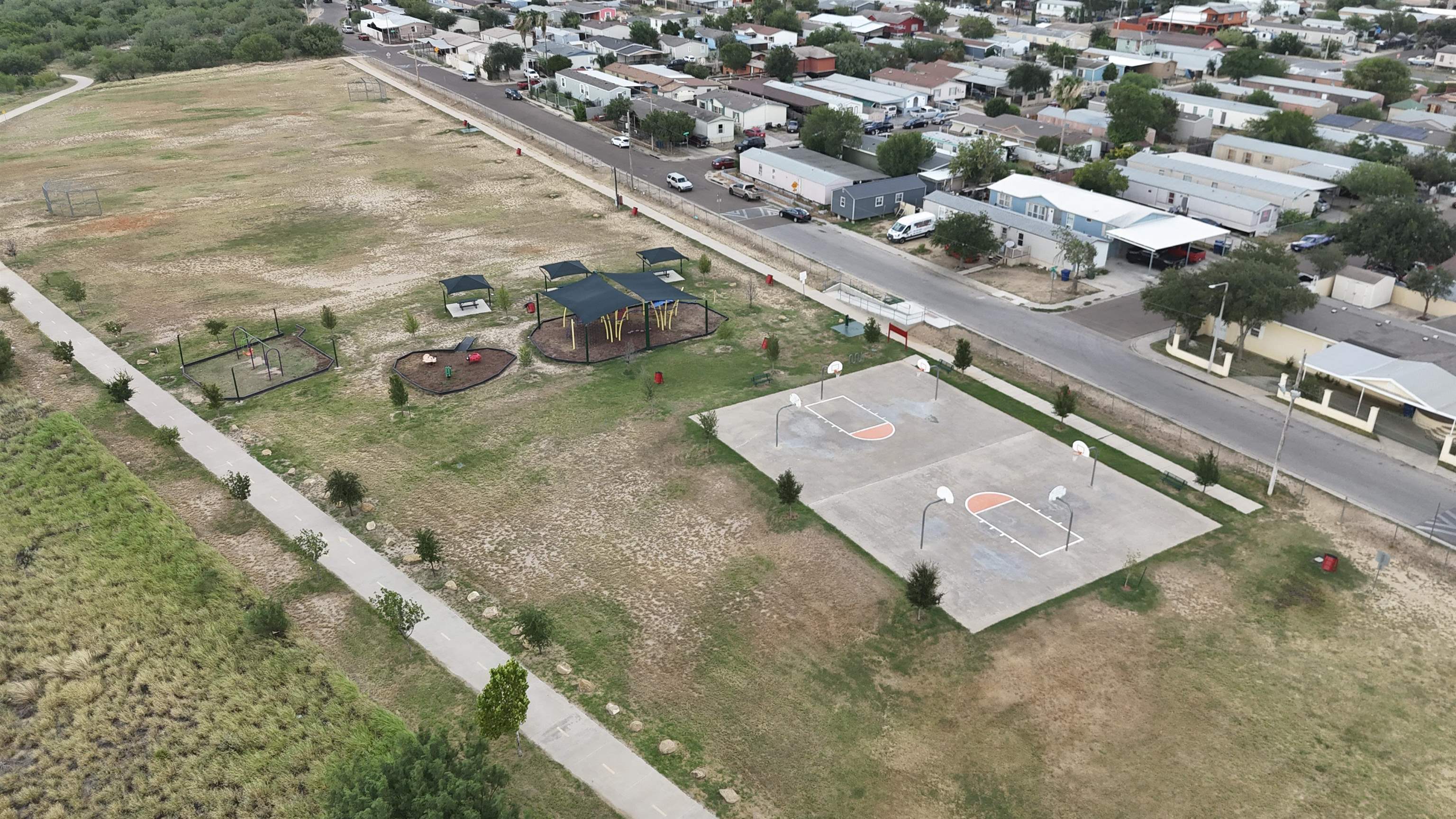 208 Espana Dr N