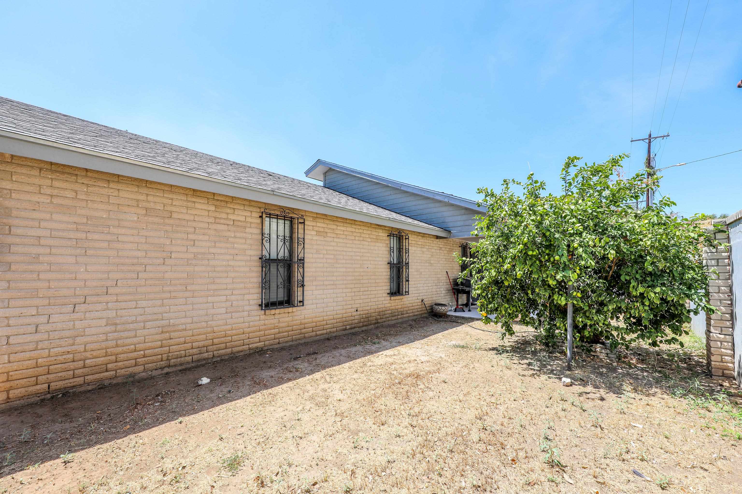 208 Espana Dr N