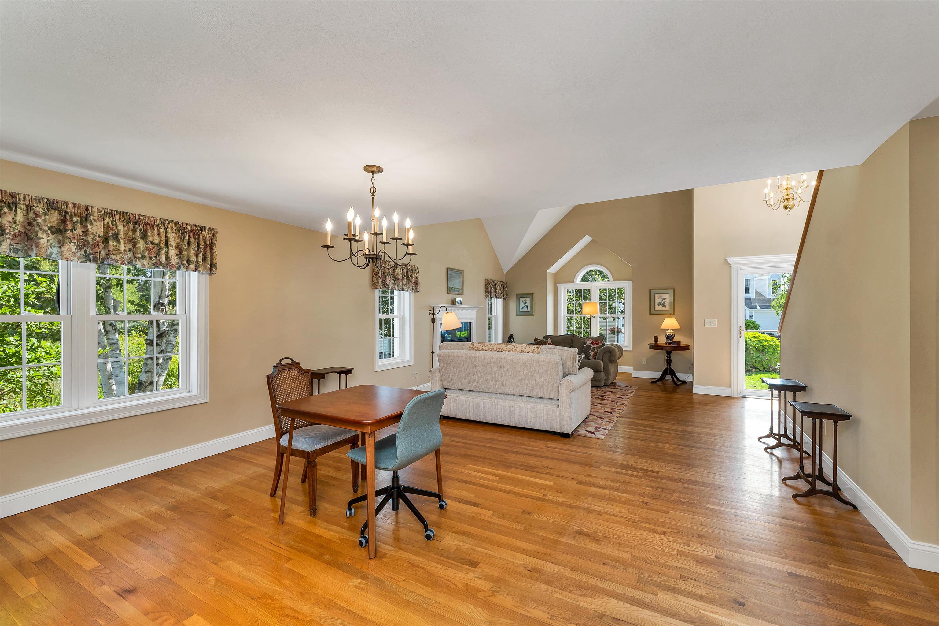 60 Hampton Meadows