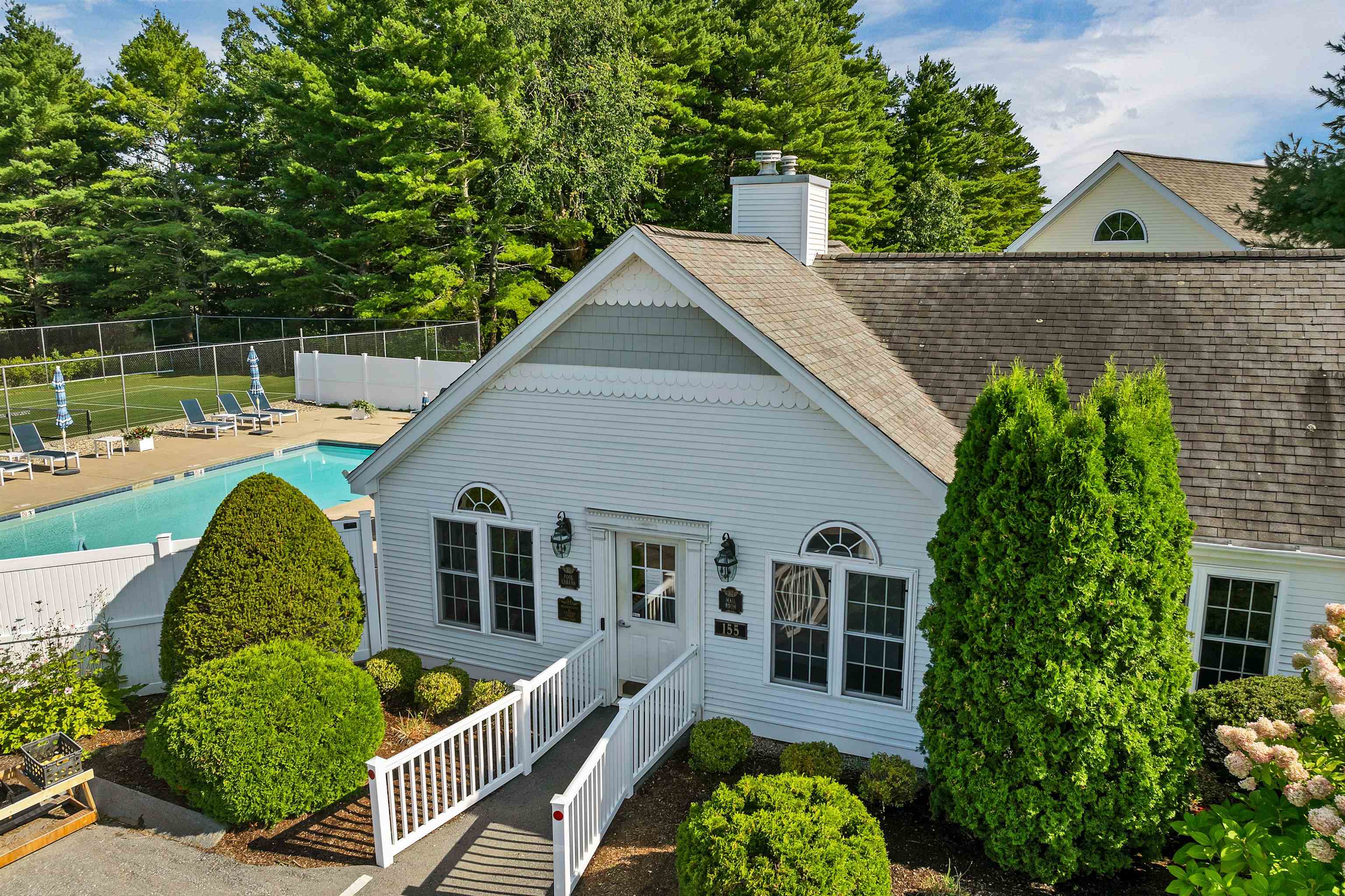 60 Hampton Meadows