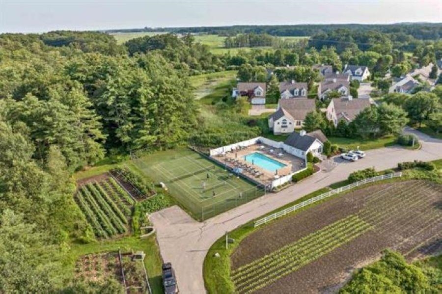 60 Hampton Meadows