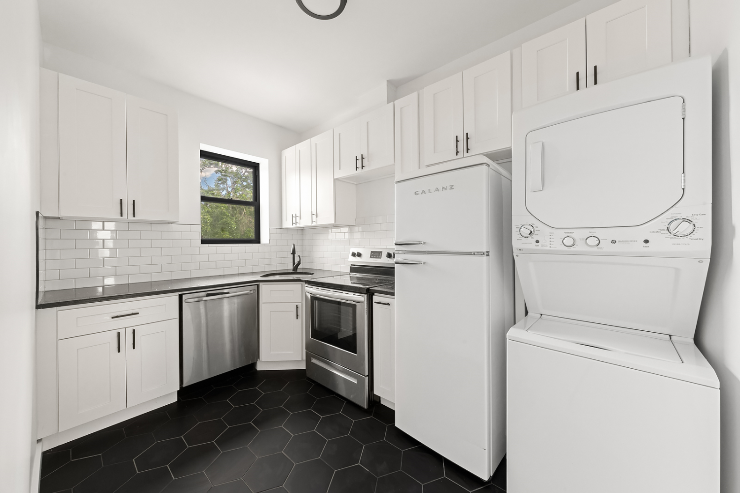 64 DE SALES Place