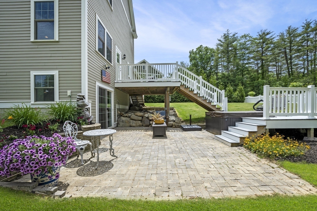 1 Locke Hill Ln