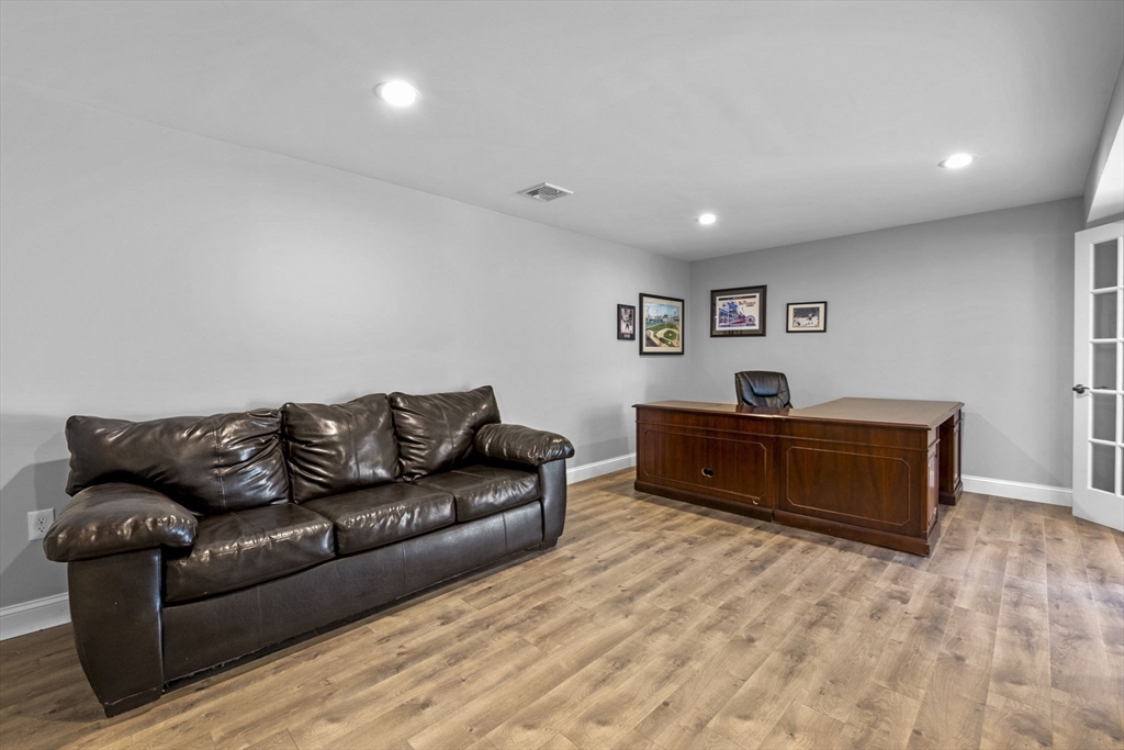 1 Locke Hill Ln