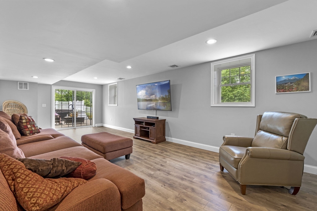 1 Locke Hill Ln