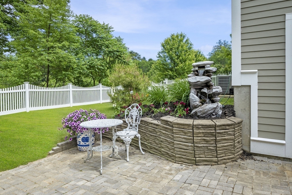 1 Locke Hill Ln