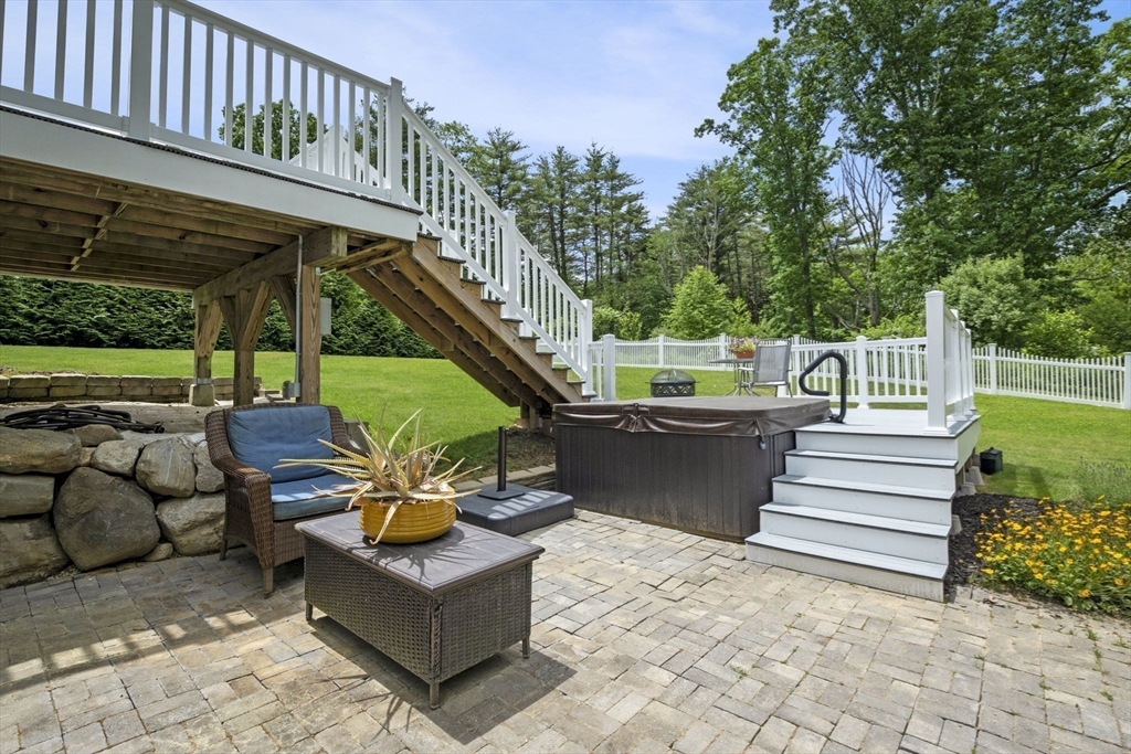 1 Locke Hill Ln