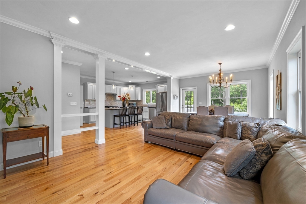1 Locke Hill Ln