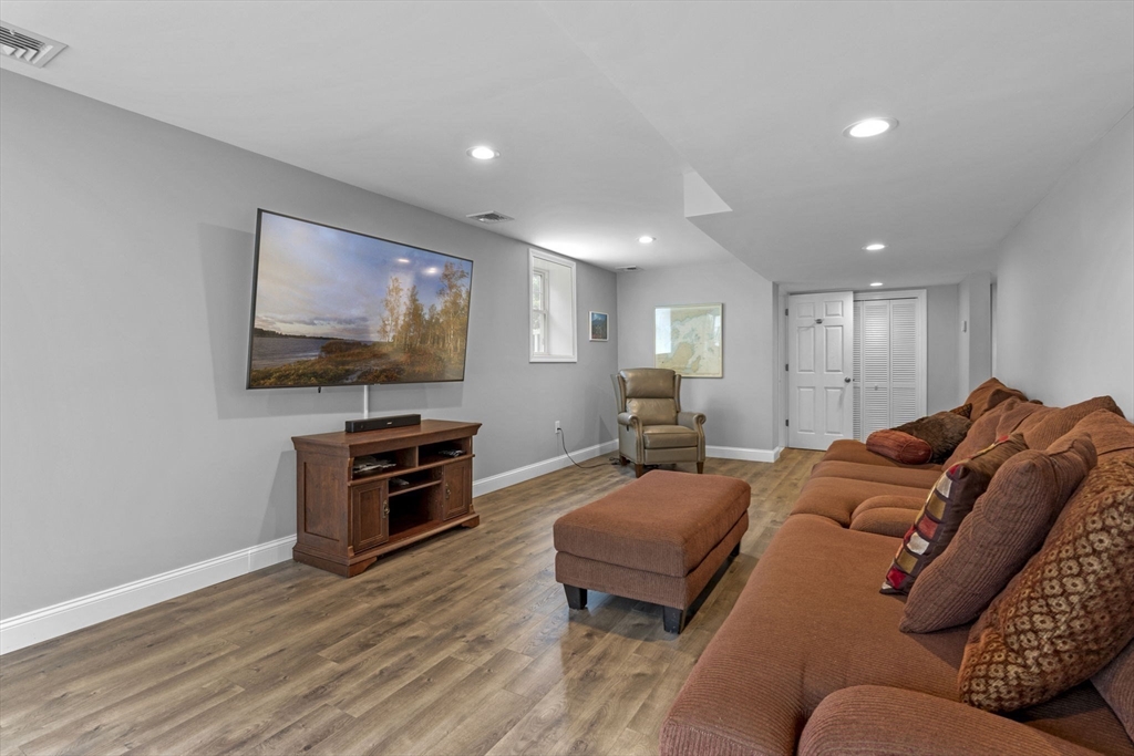 1 Locke Hill Ln