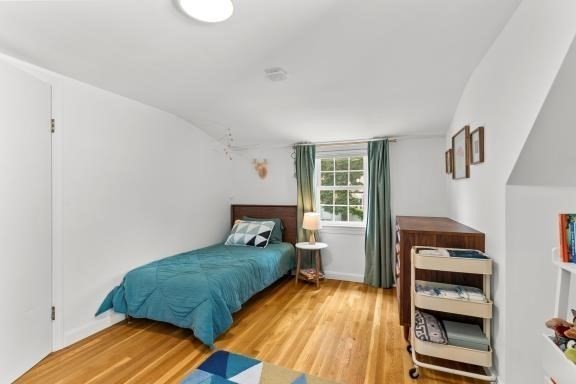 6 Hayes Rd
