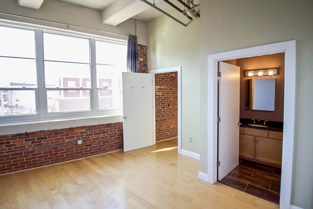 51 Lafayette St # 208