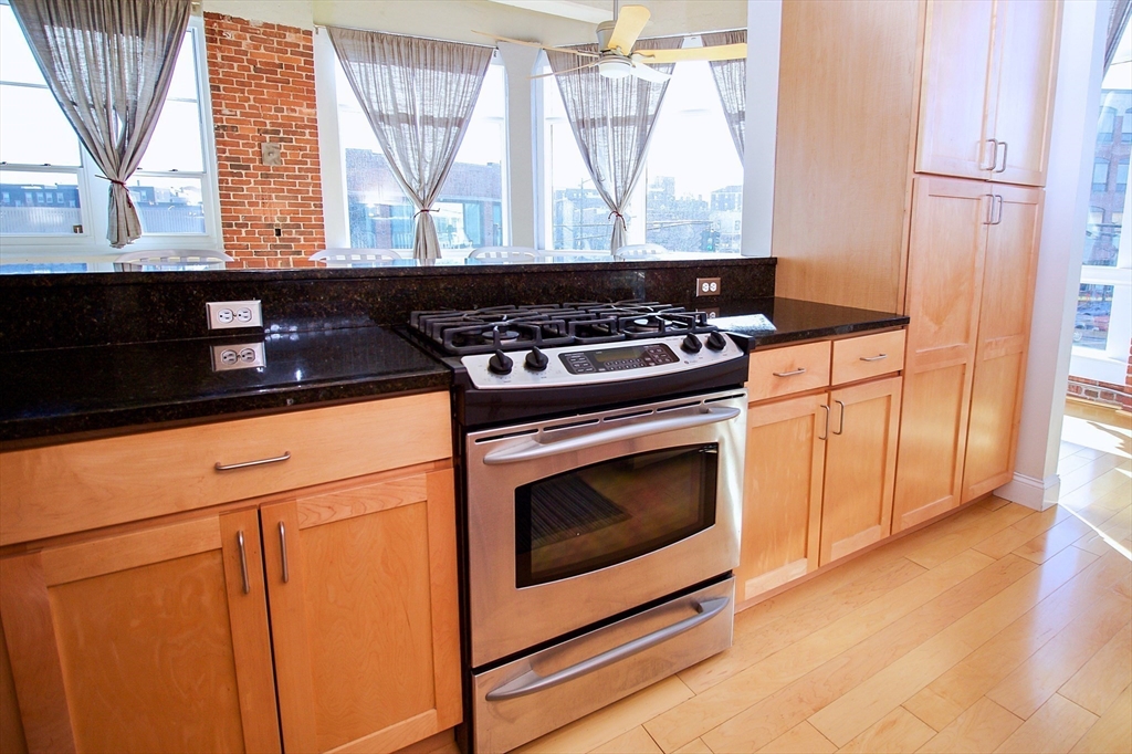 51 Lafayette St # 208