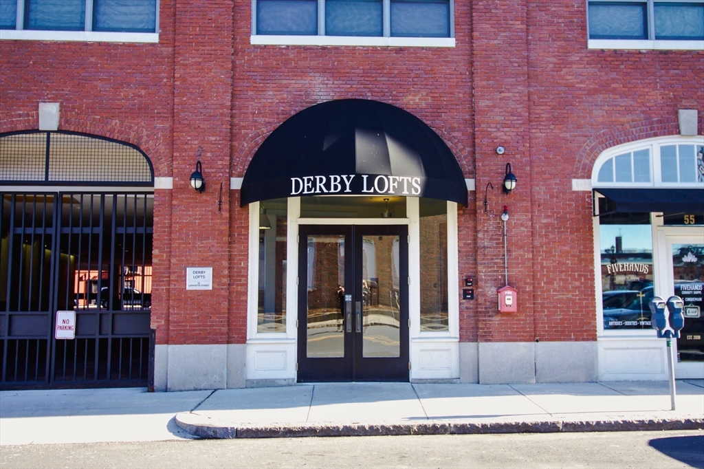 51 Lafayette St # 208