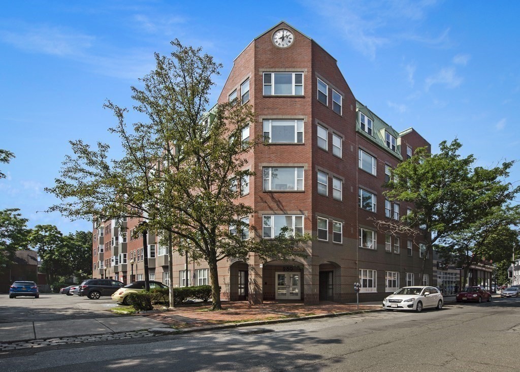 289 Essex St # 102