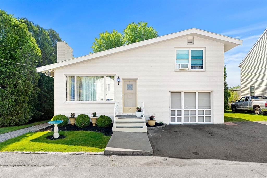 15 Barnes Circle