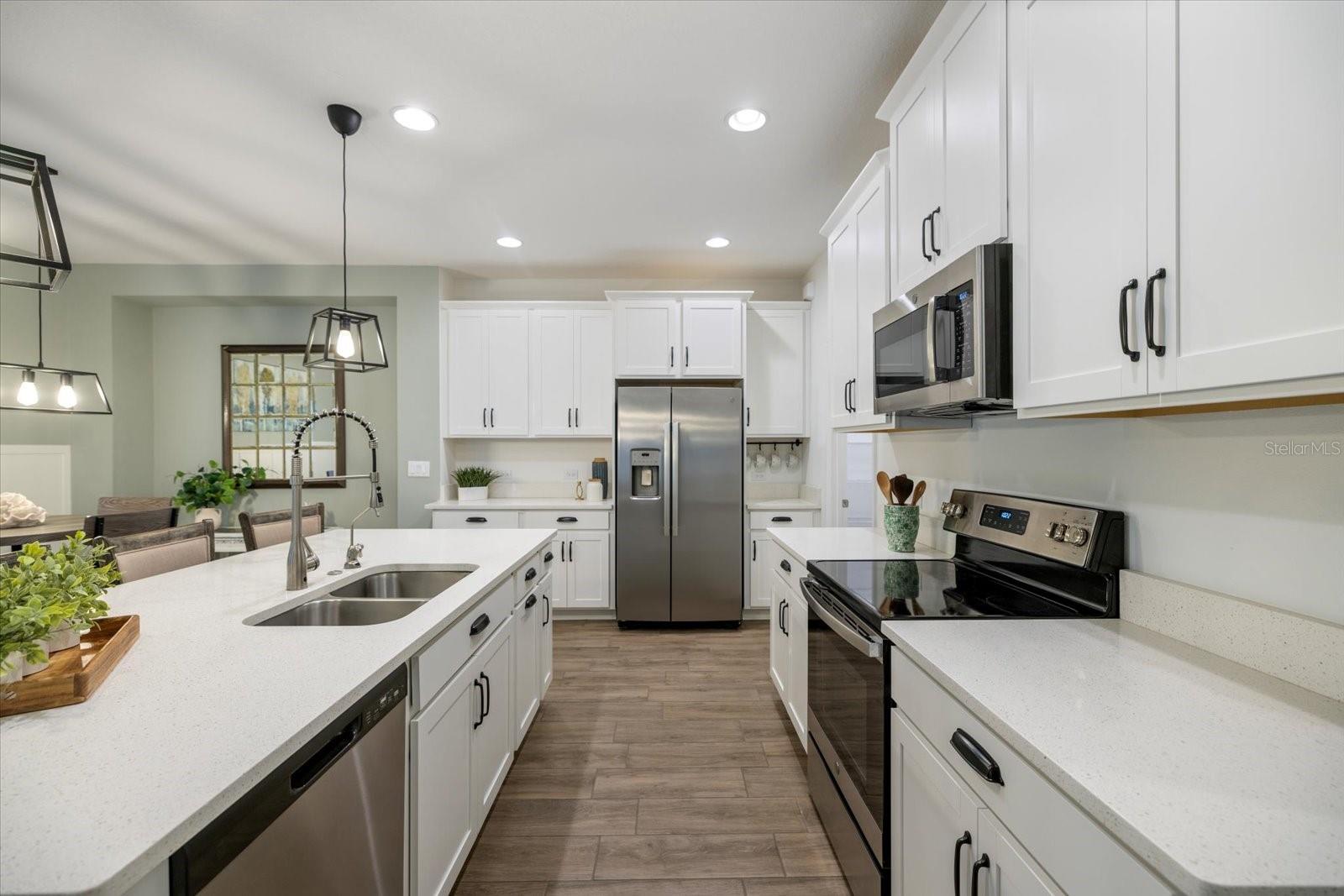 6077 AMBERLY DR