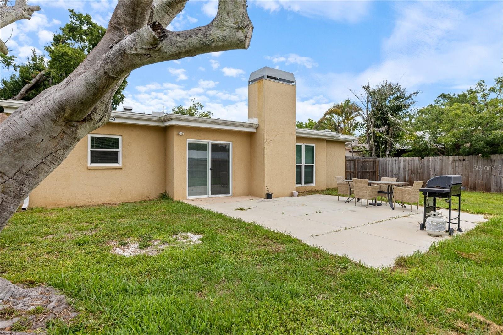 818 PLUM TREE LN