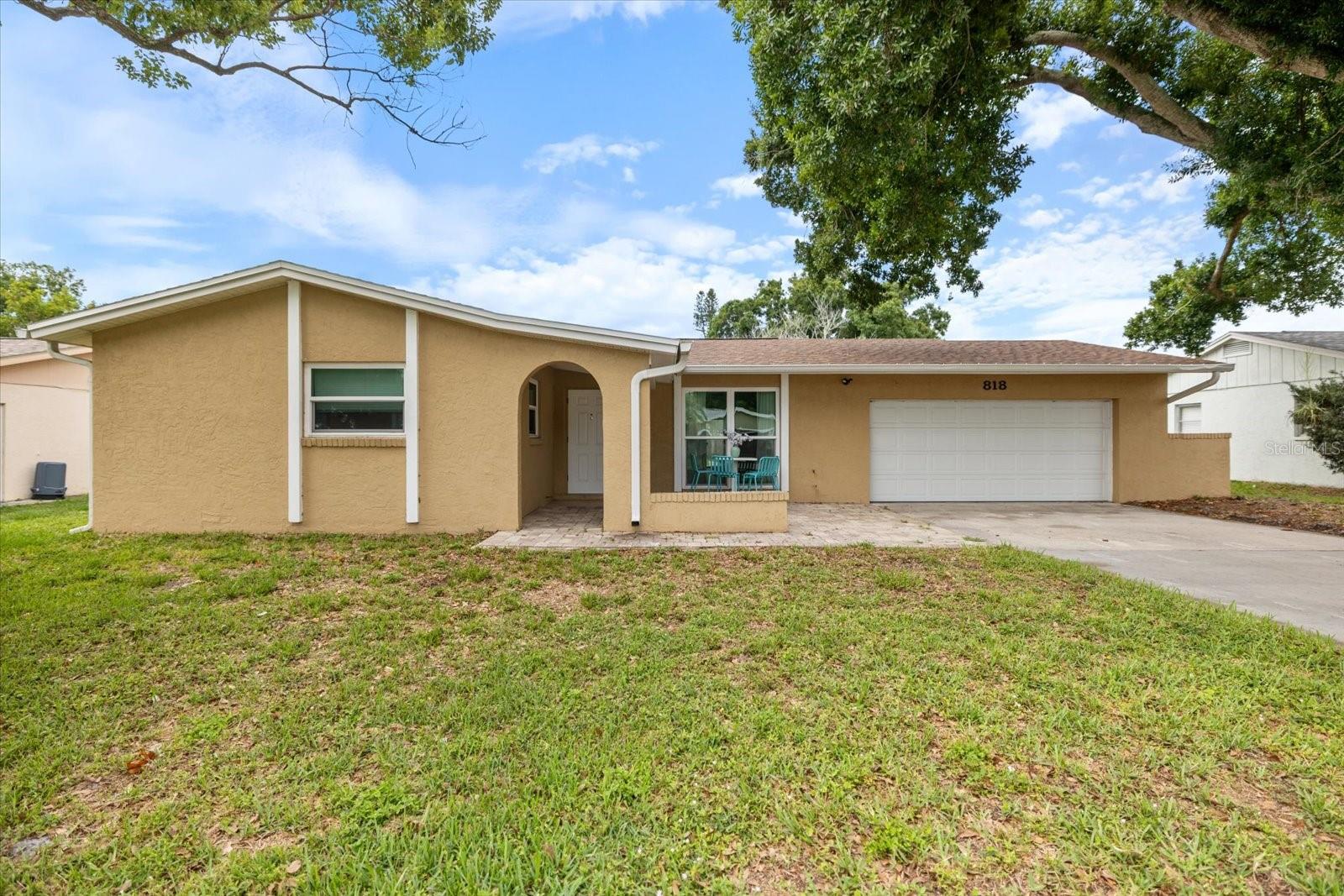 818 PLUM TREE LN
