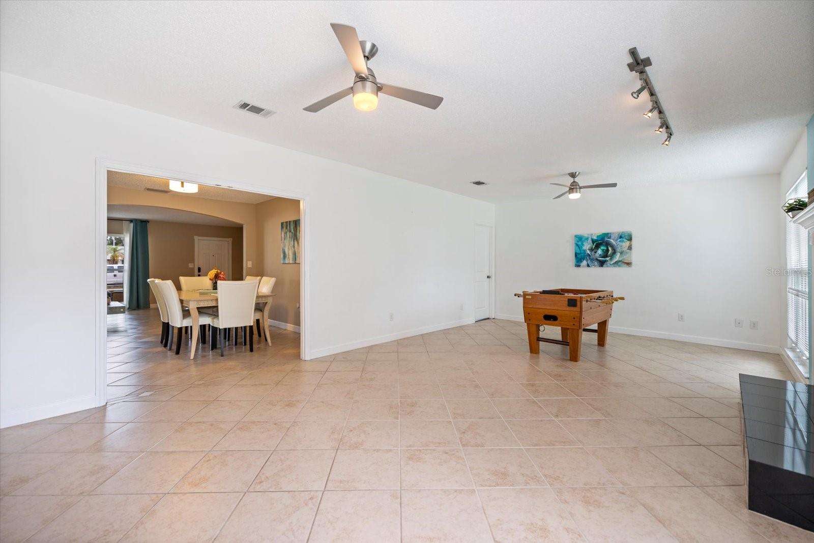 818 PLUM TREE LN