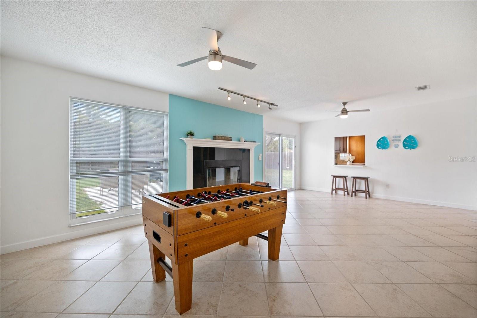 818 PLUM TREE LN