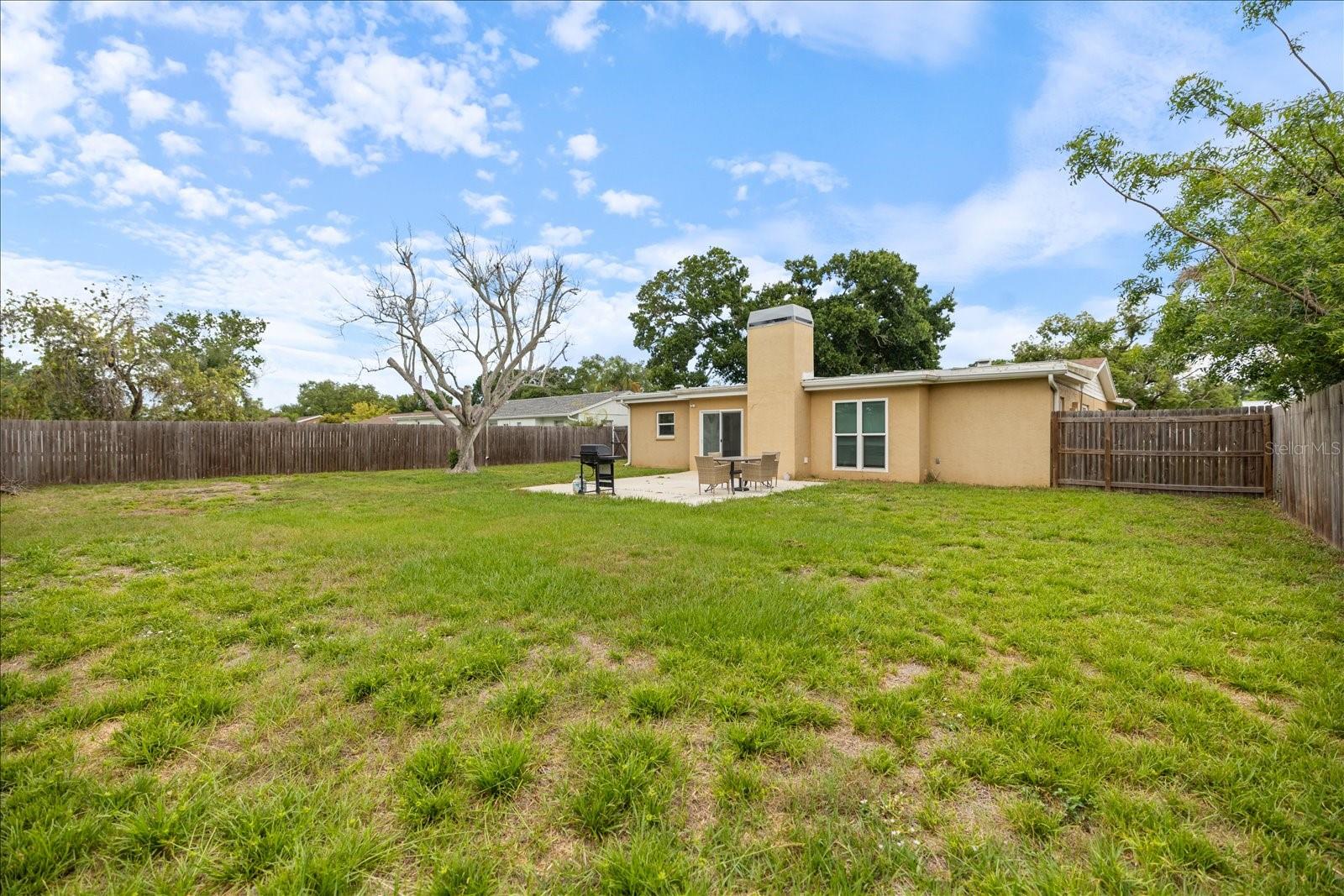 818 PLUM TREE LN