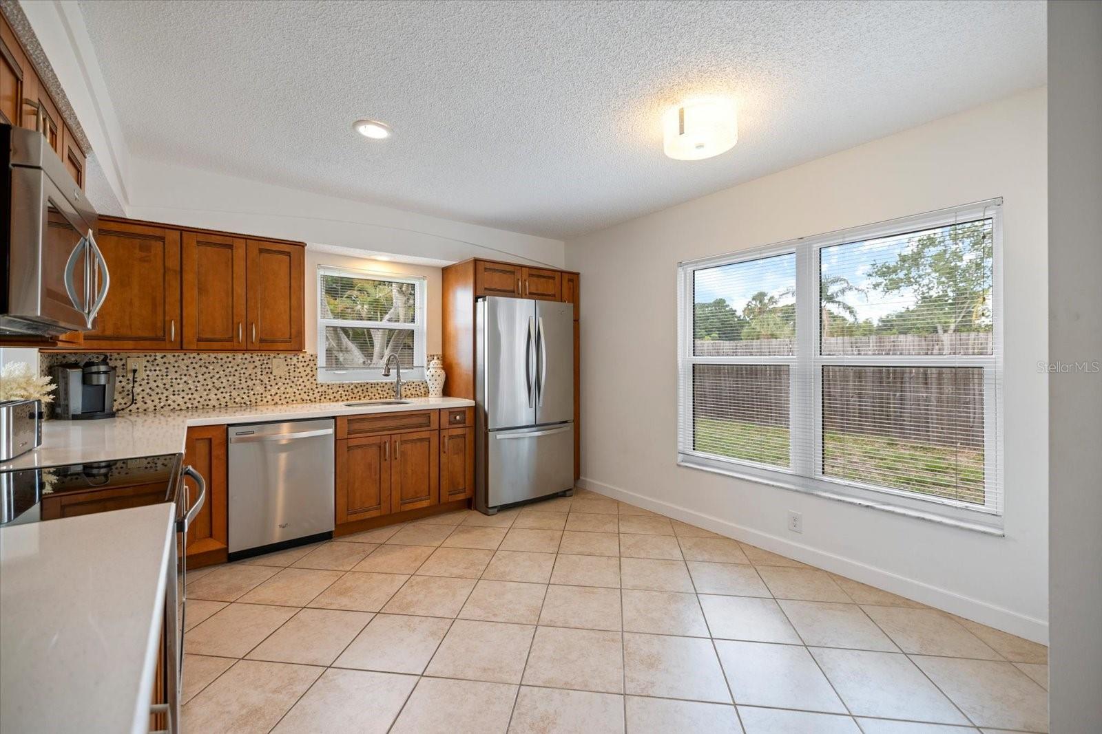 818 PLUM TREE LN