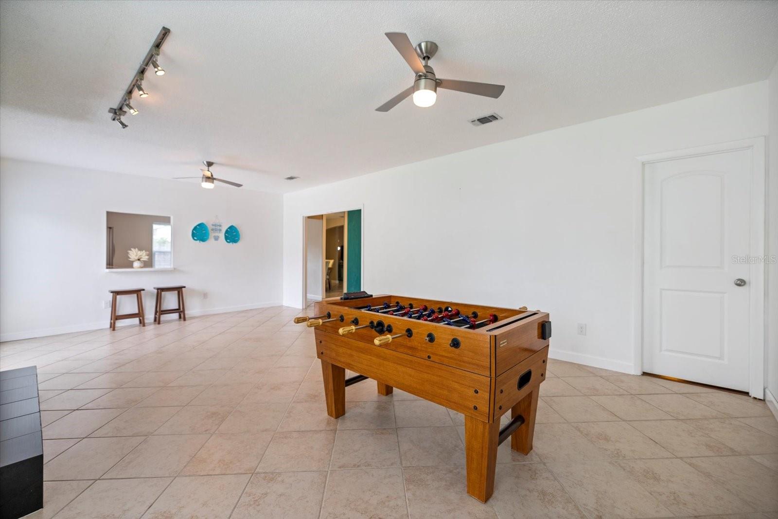 818 PLUM TREE LN